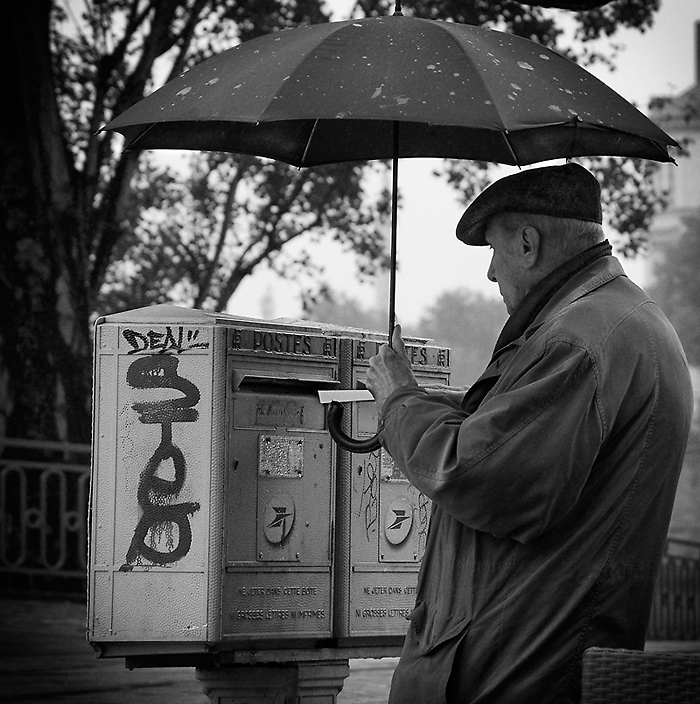 le vieux  et la poste