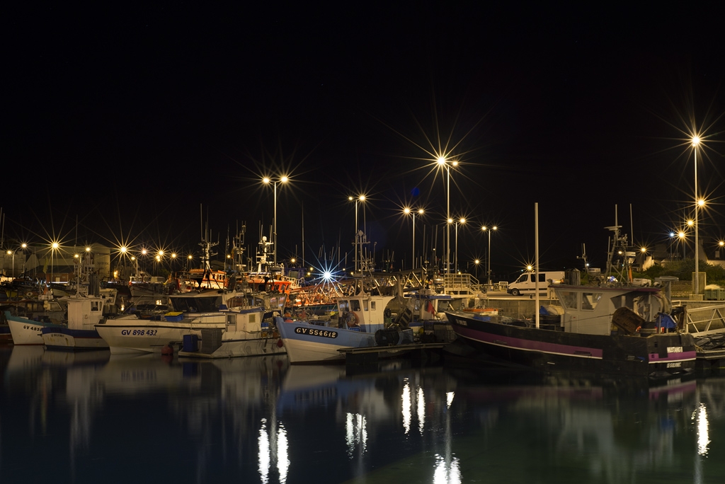 bateaux et lampadaires