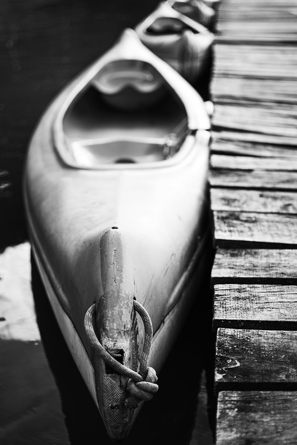 canoes en noir et blanc